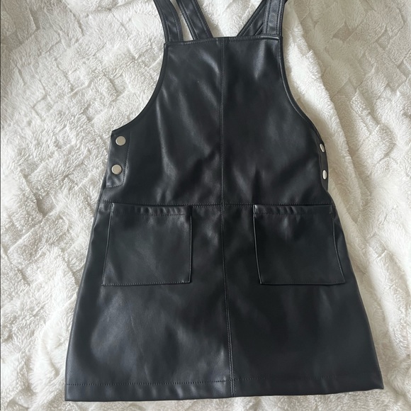 😍Forever 21 Girls faux leather dress! Worn once! Black Stylish - Picture 2 of 4